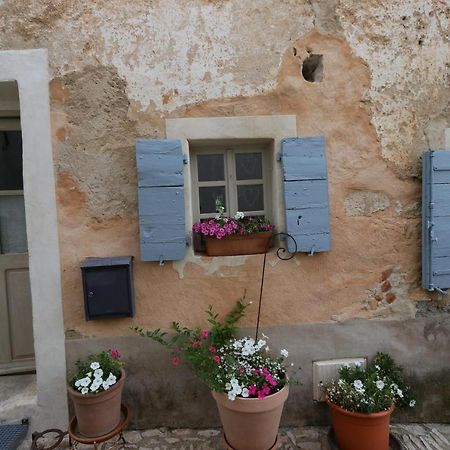 Sous Le Chateau Rustrel Kültér fotó